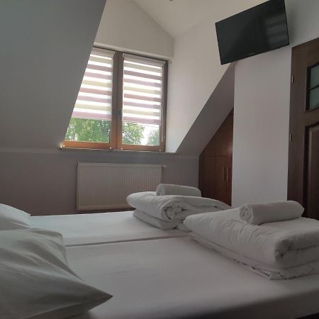 Hostal Cztery Pory Roku Białowieża Exterior foto
