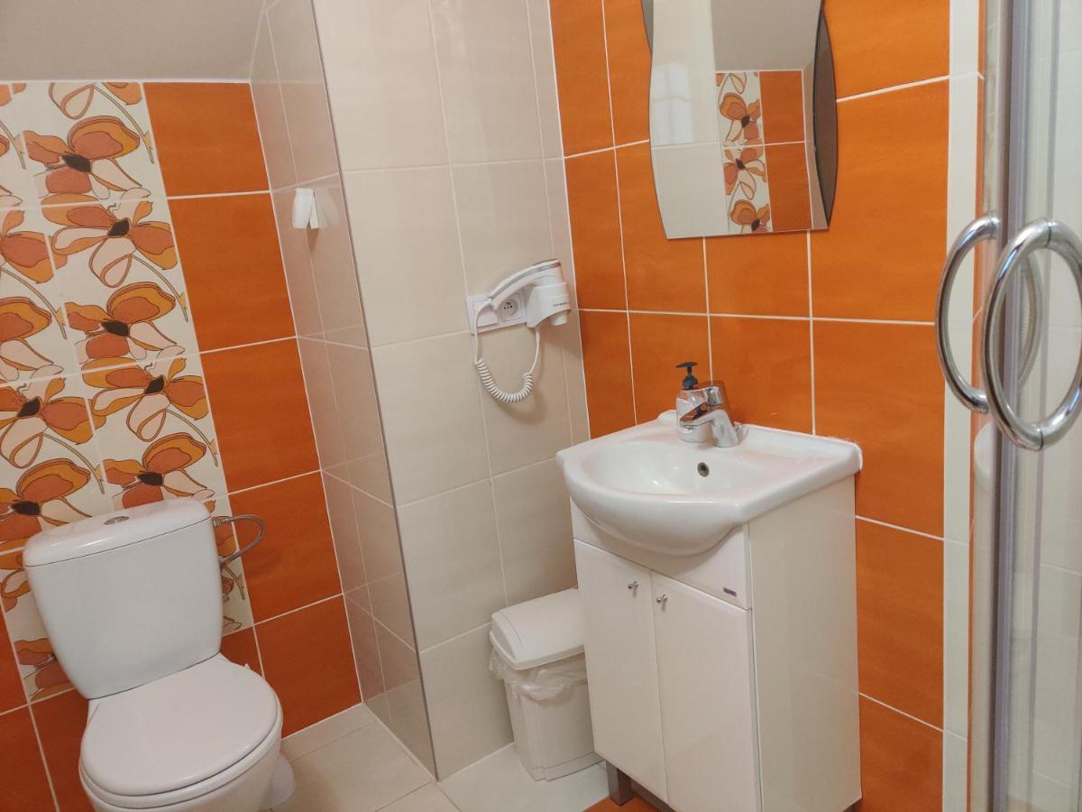 Hostal Cztery Pory Roku Białowieża Exterior foto