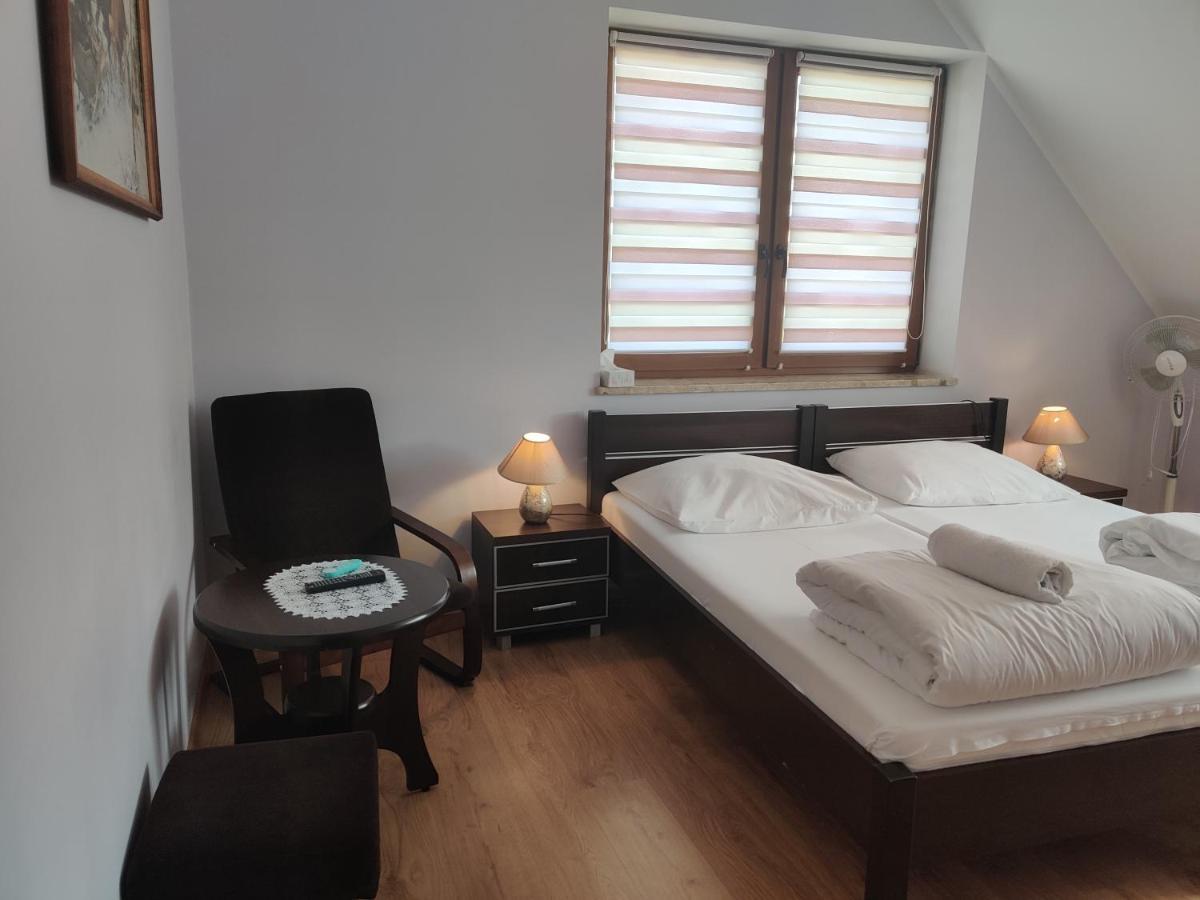 Hostal Cztery Pory Roku Białowieża Exterior foto