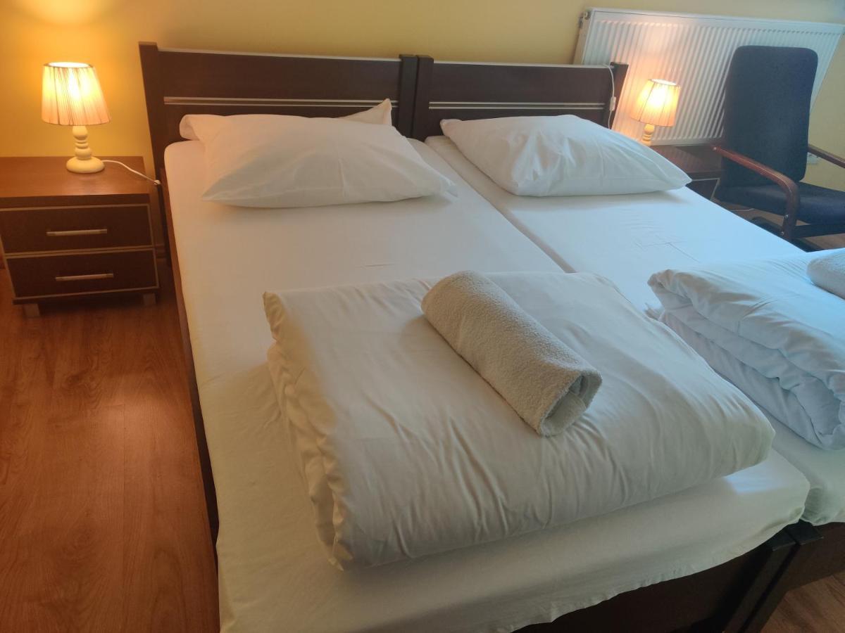 Hostal Cztery Pory Roku Białowieża Exterior foto