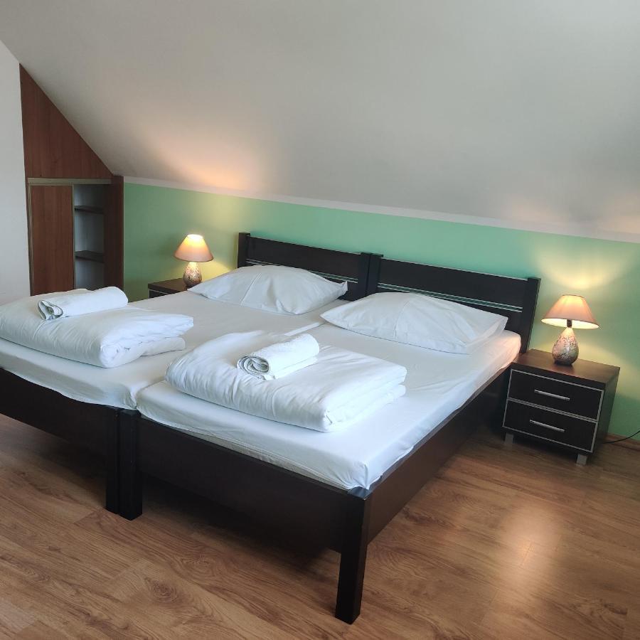 Hostal Cztery Pory Roku Białowieża Exterior foto